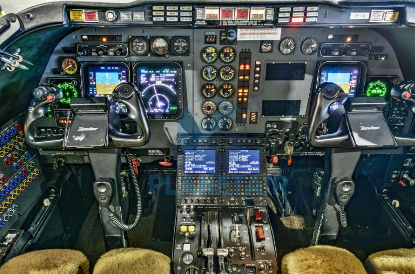 BEECHCRAFT HAWKER 400XP – ANO 2005 – 4.902 H.T.