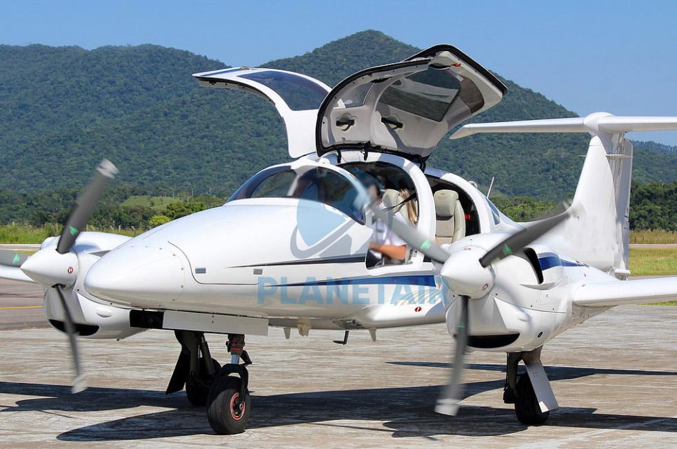 Avião Bimotor Diamond DA62 – Ano 2020 – 300 horas totais