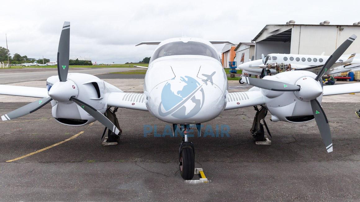 Avião Bimotor Diamond DA62 – Ano 2020 – 300 horas totais