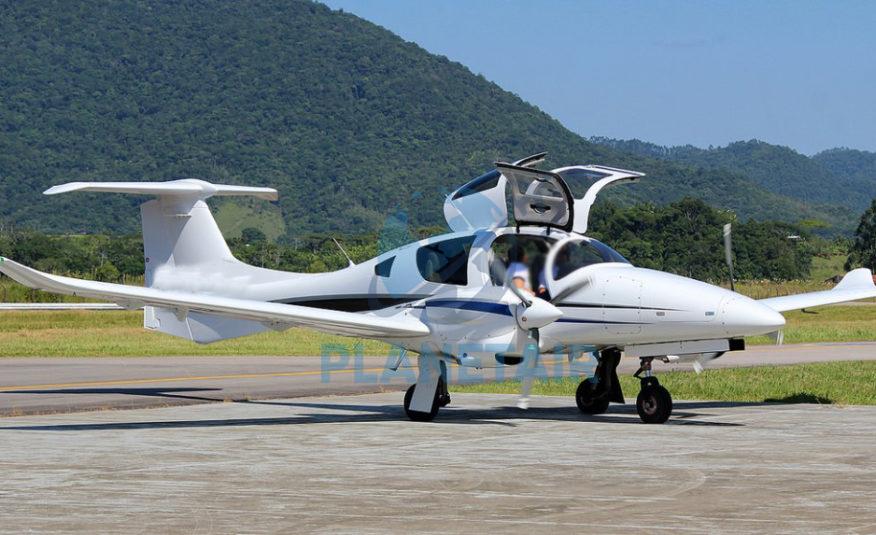 Avião Bimotor Diamond DA62 – Ano 2020 – 300 horas totais