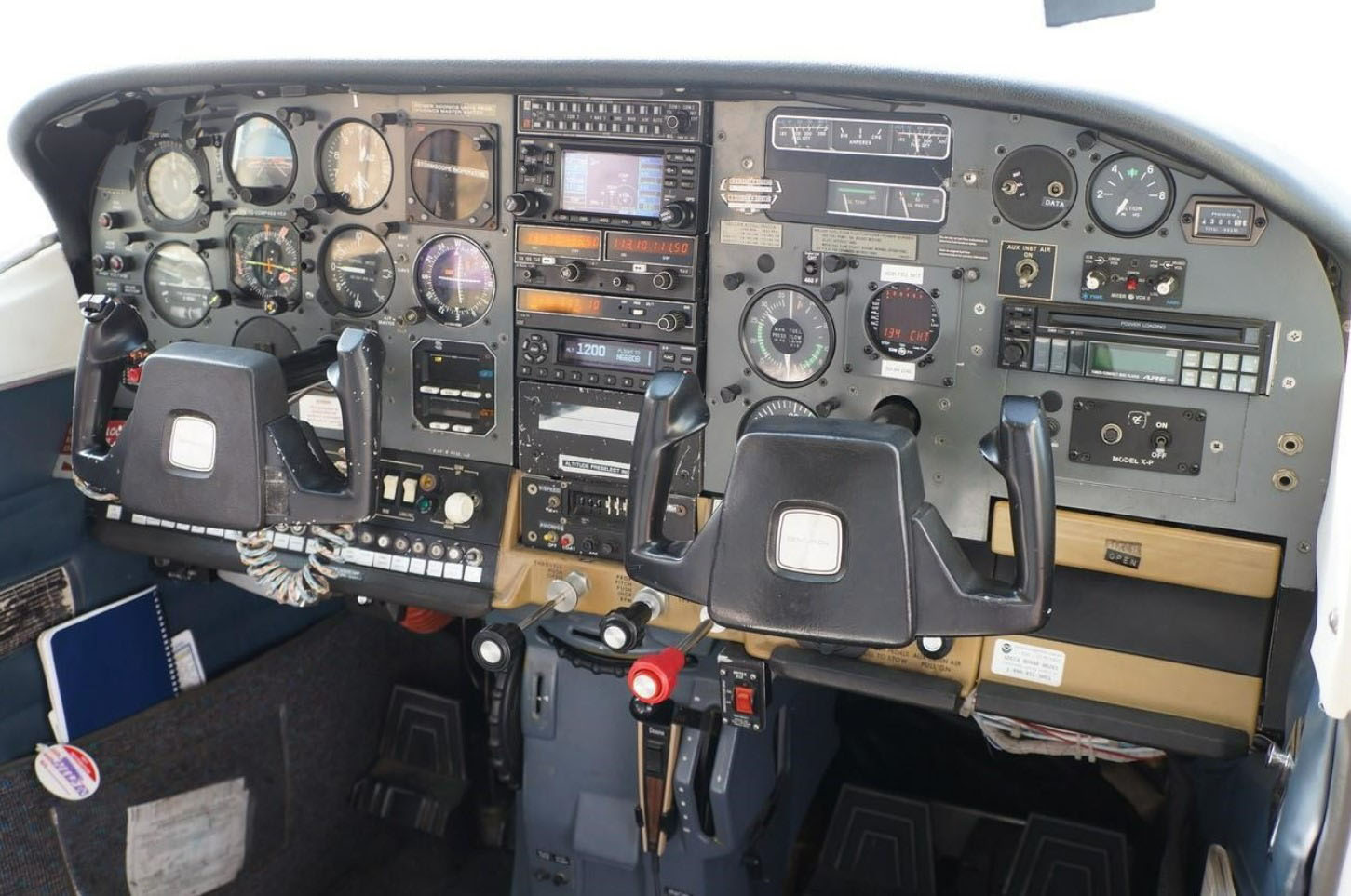 Avião Cessna 210L – Ano 1975 – 5700 horas totais