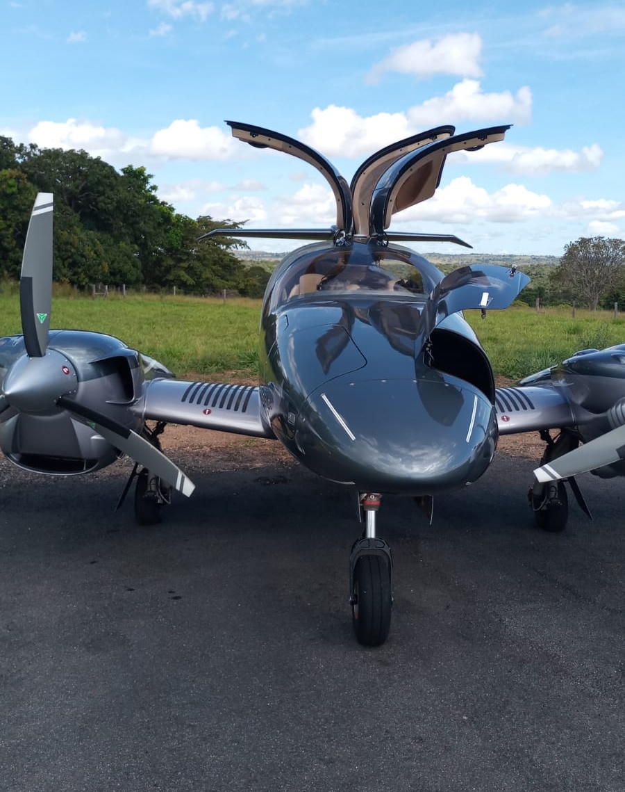 Avião Bimotor Diamond DA62 – Ano 2020 – 900 horas totais
