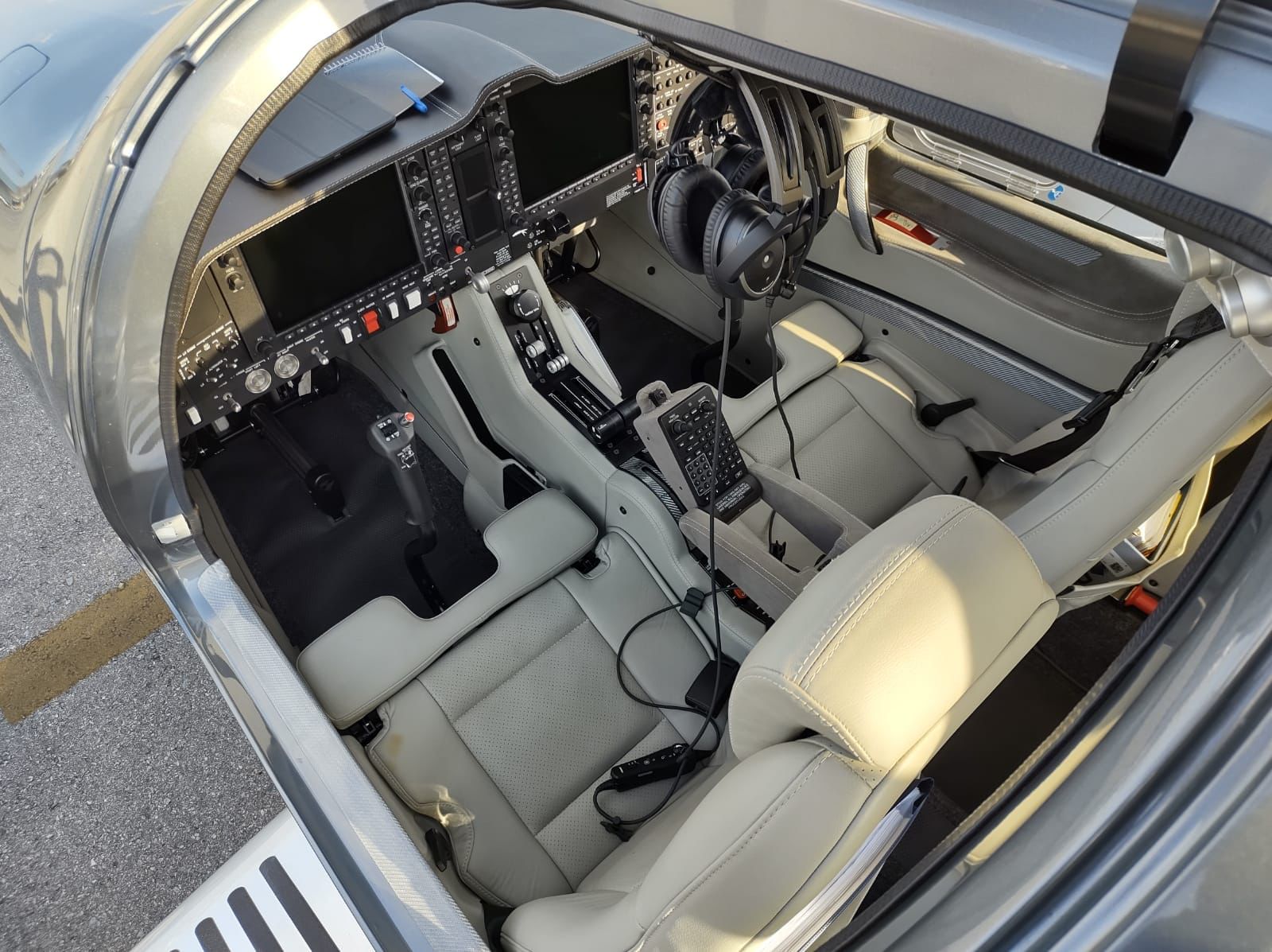 Avião Bimotor Diamond DA62 – Ano 2020 – 900 horas totais