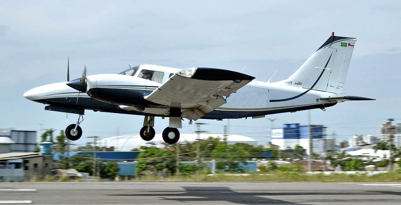 Avião Bimotor Piper Seneca II PA-34-200T – Ano 1978 – 12.063 H.T.