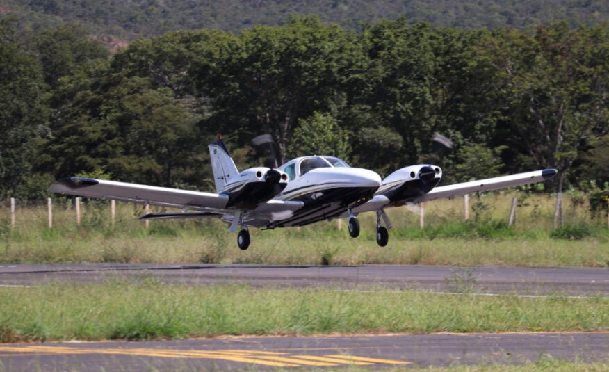 Avião Bimotor Piper Seneca II PA-34-200T – Ano 1978 – 12.063 H.T.