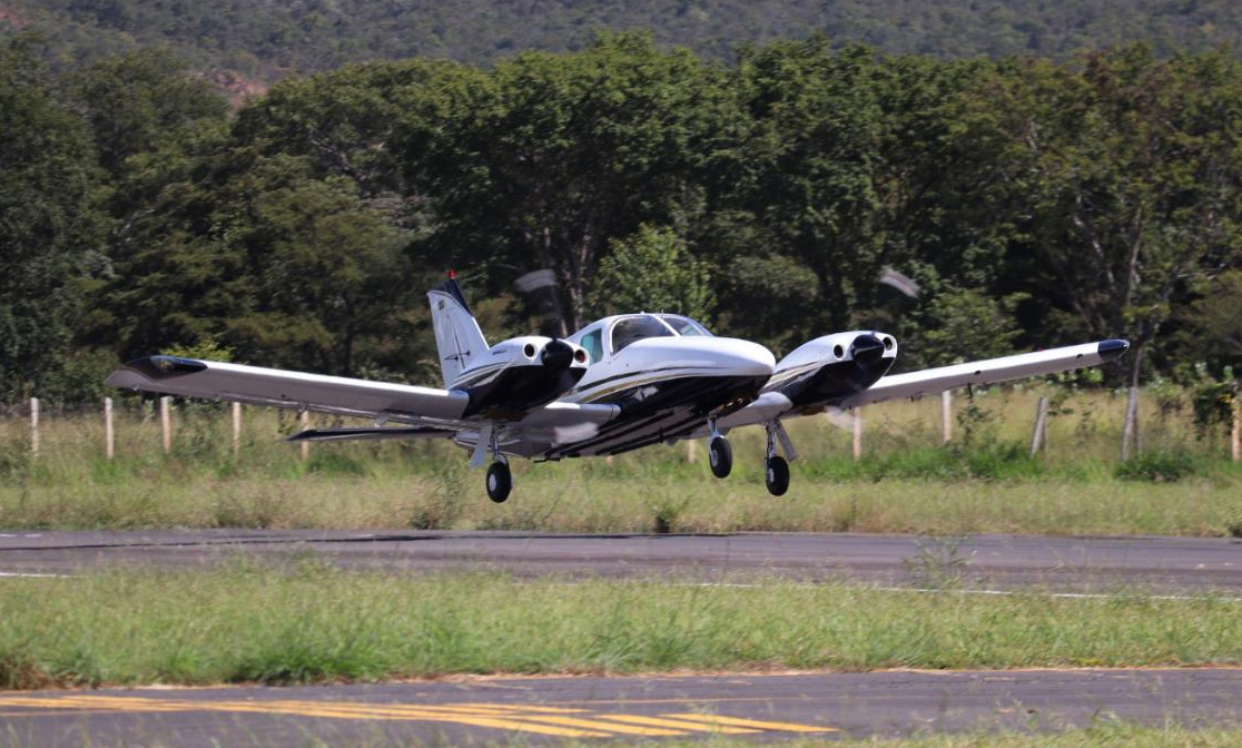 Avião Bimotor Piper Seneca II PA-34-200T – Ano 1978 – 12.063 H.T.