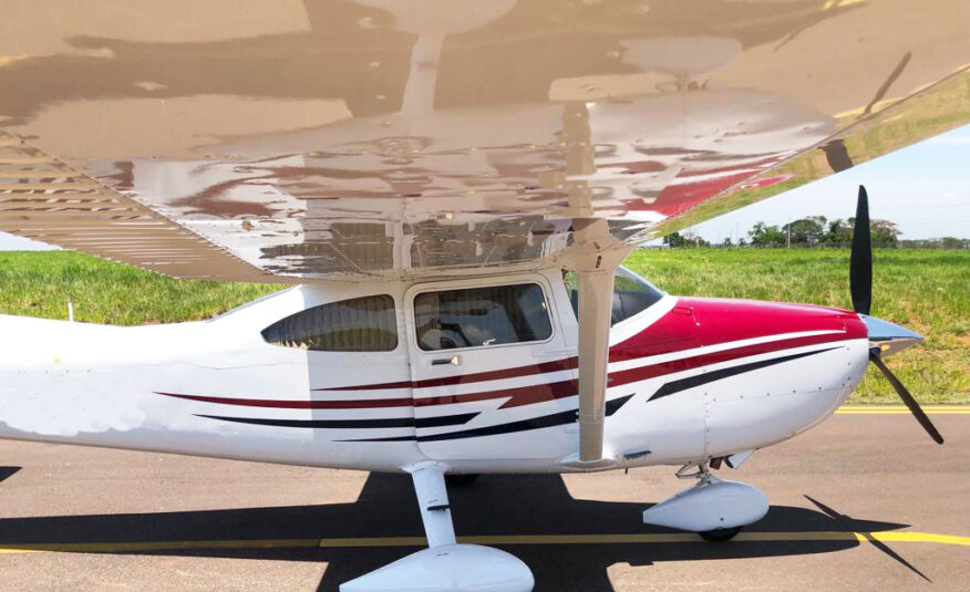 Avião Cessna 182 - Ano 2005 - 2.225 H.T. - Planetair