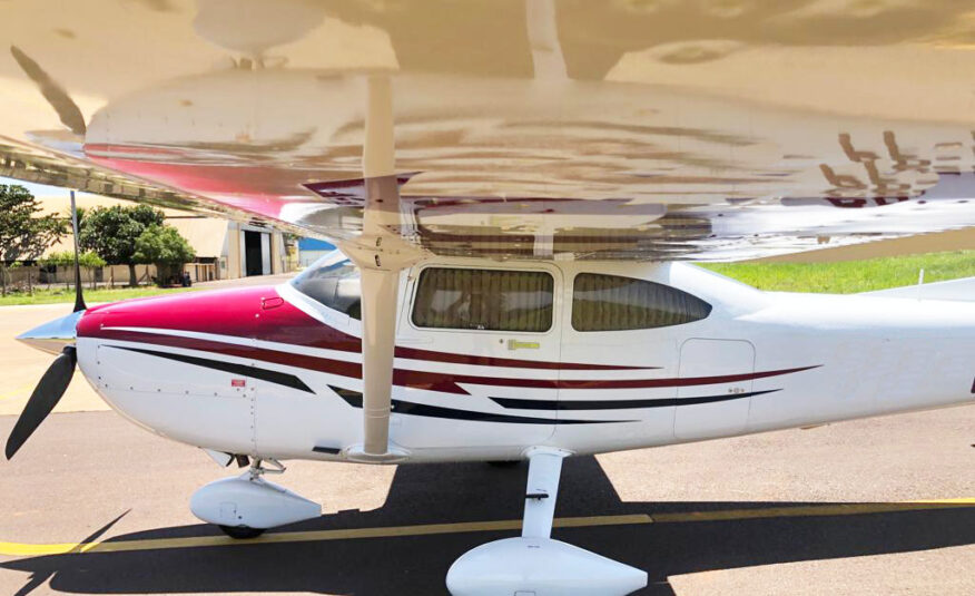 Avião Cessna 182 - Ano 2005 - 2.225 H.T. - Planetair
