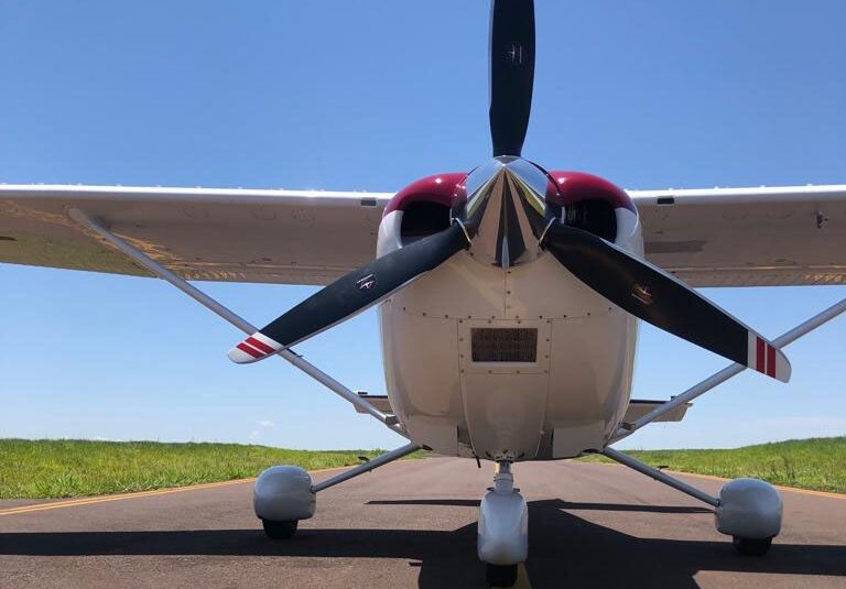 Avião Cessna 182 - Ano 2005 - 2.225 H.T. - Planetair