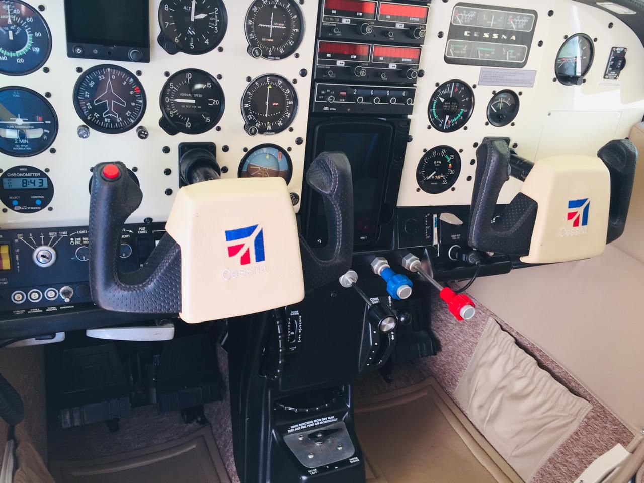 Avião Cessna 210L – Ano 1973 – 4.600 horas totais