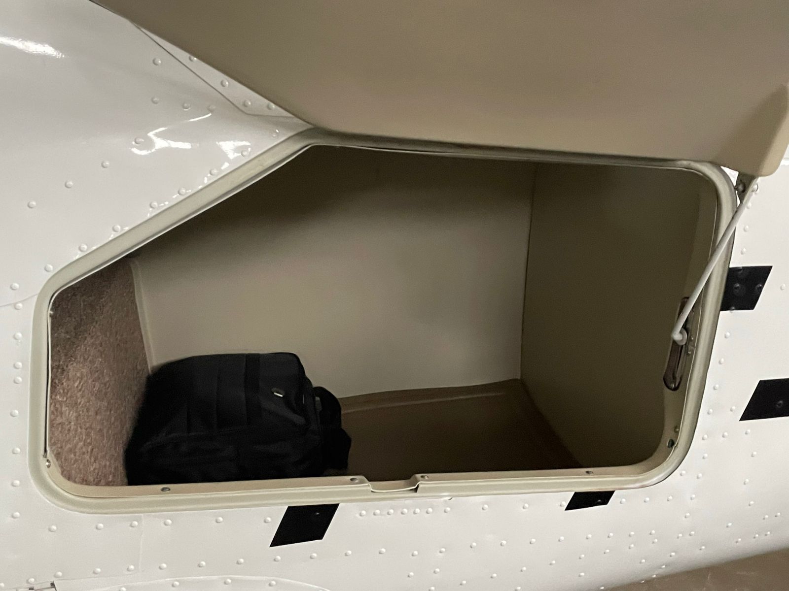 Avião Cessna 210L – Ano 1973 – 4.600 horas totais