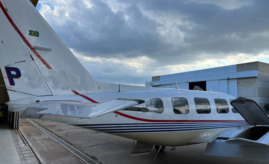 Avião Bimotor Piper Navajinho PA-31-325 – Ano 1975 – 4.872 H.T.