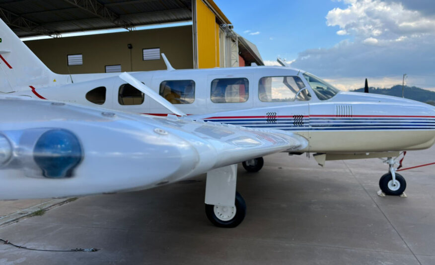 Avião Bimotor Piper Navajinho PA-31-325 – Ano 1975 – 4.872 H.T.