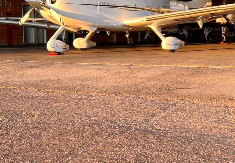 Avião Cirrus SR22 – Ano 2006 – 2.500 Horas Totais