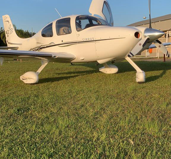 Avião Cirrus SR22 – Ano 2006 – 2.500 Horas Totais
