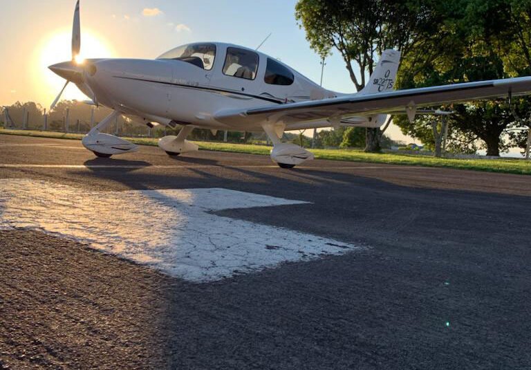 Avião Cirrus SR22 – Ano 2006 – 2.500 Horas Totais