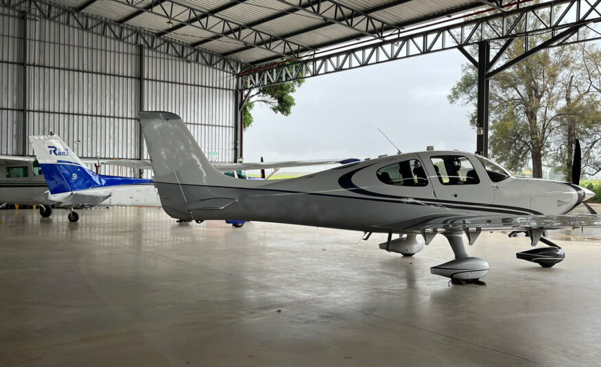 Cirrus Aircraft SR22 – Ano 2011 – 2.000 horas totais