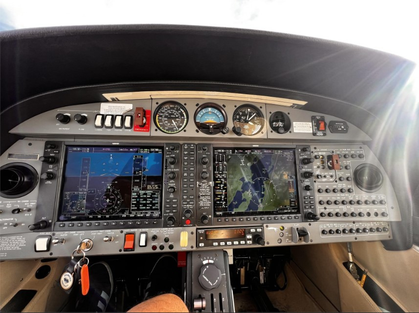 Avião Bimotor Pistão DIAMOND DA42 TDI – 2008 – 1.500 H.T.