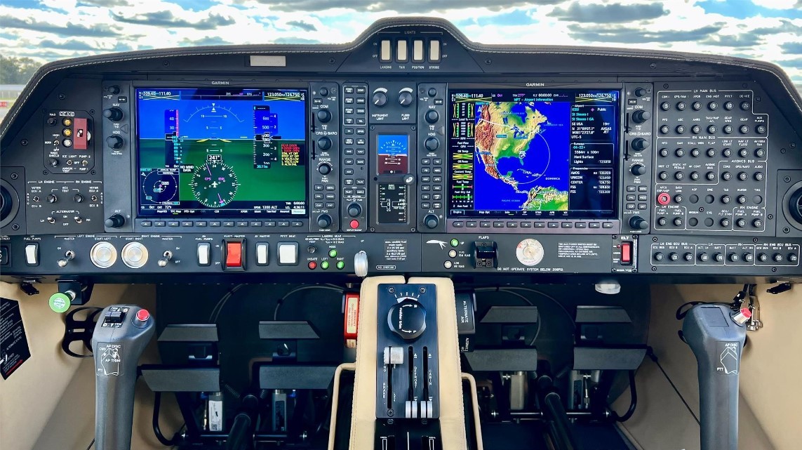 Avião Bimotor Diamond DA62 – Ano 2018 – 820 H.T.