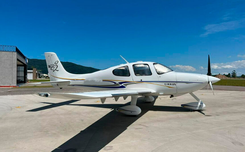 Avião Cirrus SR22 – Ano 2005 – 2.100 Horas Totais