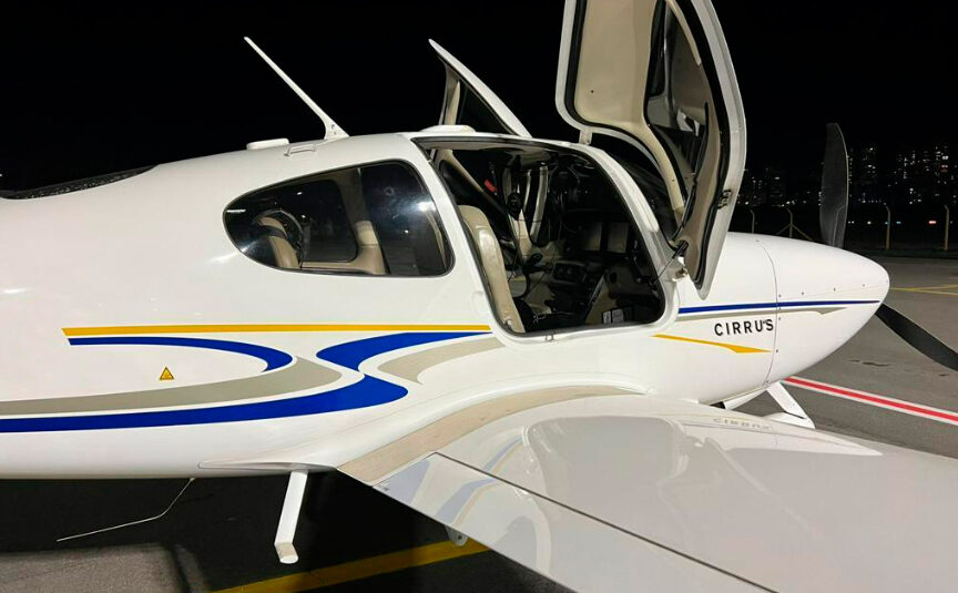 Avião Cirrus SR22 – Ano 2005 – 2.100 Horas Totais