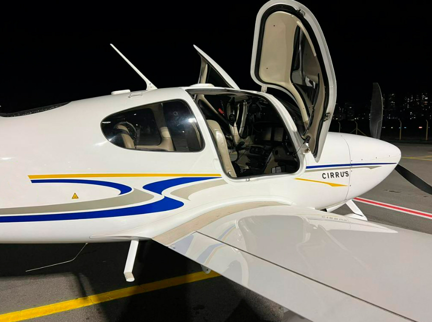 Avião Cirrus SR22 – Ano 2005 – 2.100 Horas Totais