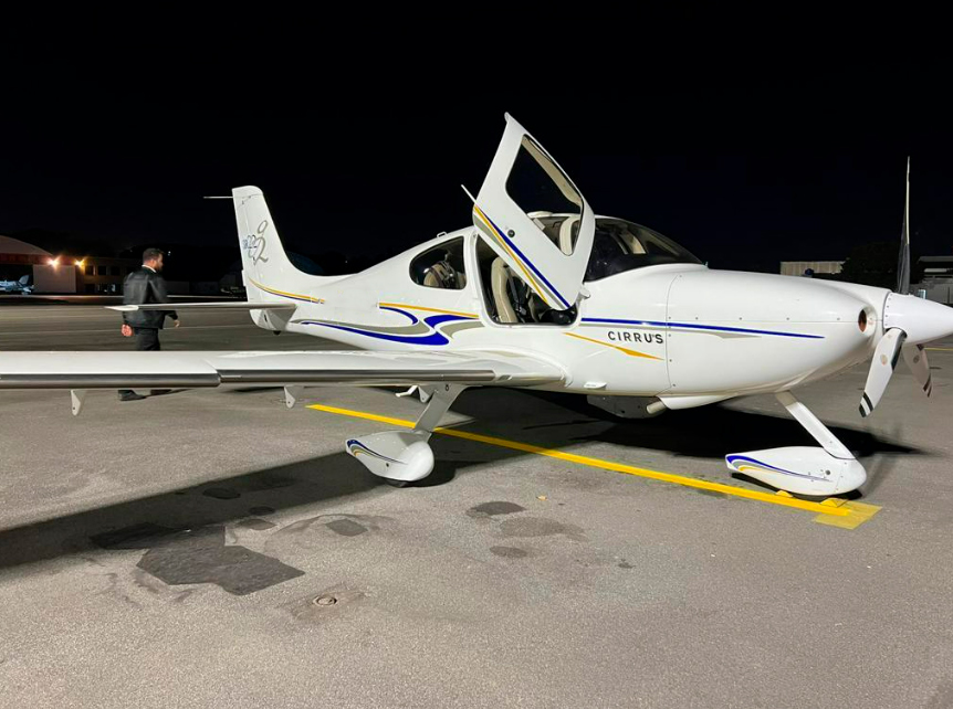 Avião Cirrus SR22 – Ano 2005 – 2.100 Horas Totais