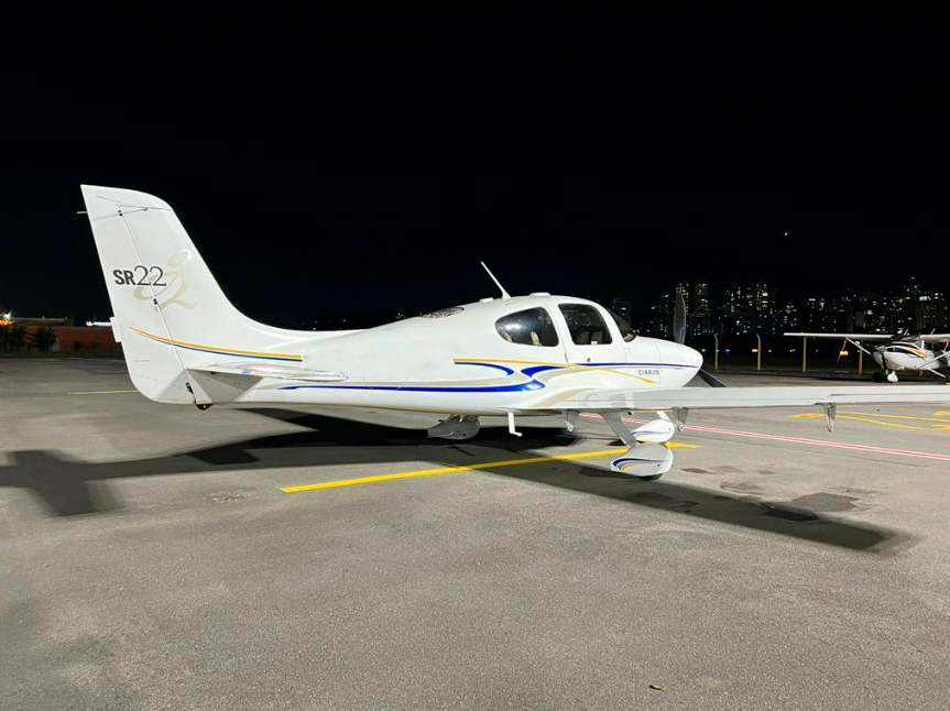 Avião Cirrus SR22 – Ano 2005 – 2.100 Horas Totais