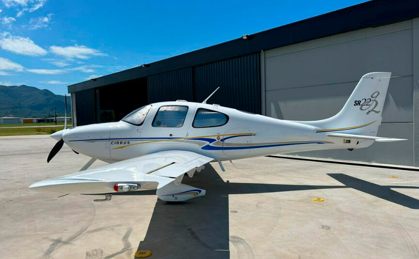 Avião Cirrus SR22 – Ano 2005 – 2.100 Horas Totais