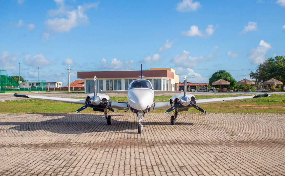 Avião Beechcraft Baron 58 Turbo – Ano 1978 – 4.400 H.T.