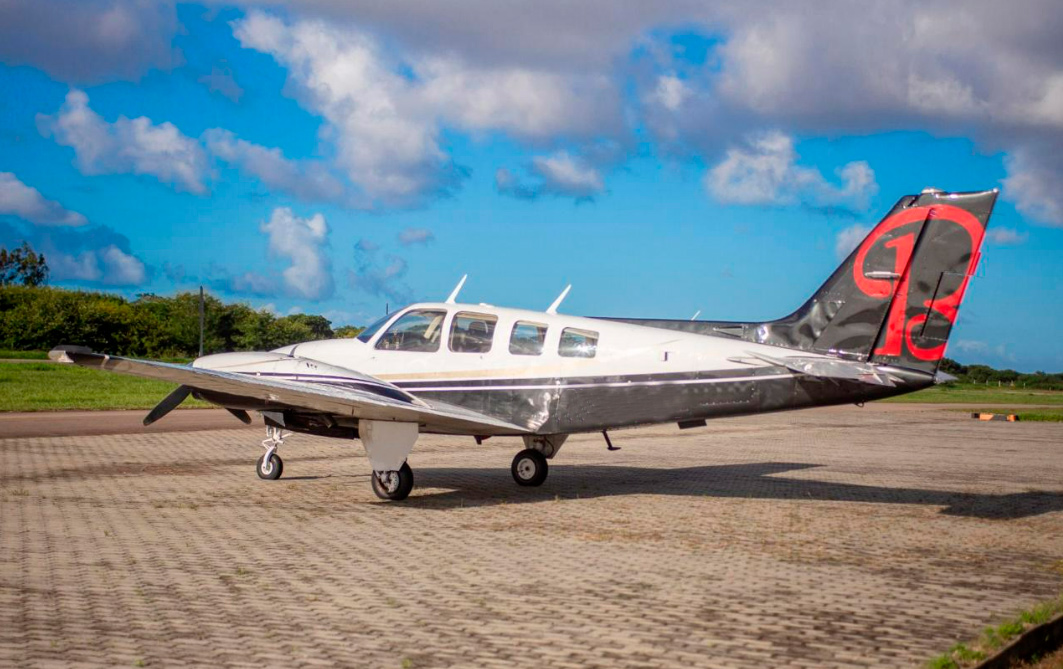 Avião Beechcraft Baron 58 Turbo – Ano 1978 – 4.400 H.T.