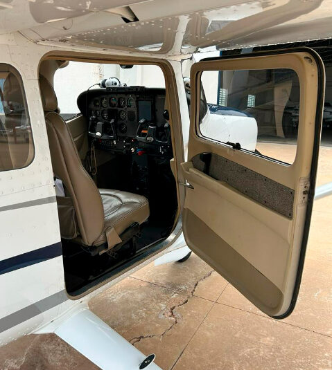 Avião Cessna 182T – Ano 2003 – 1.882 H.T.