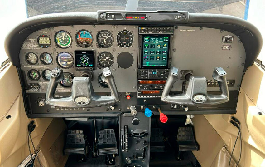 Avião Cessna 182T – Ano 2003 – 1.882 H.T.