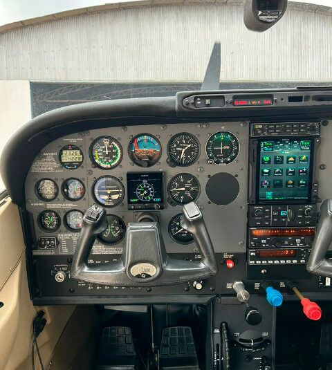 Avião Cessna 182T – Ano 2003 – 1.882 H.T.