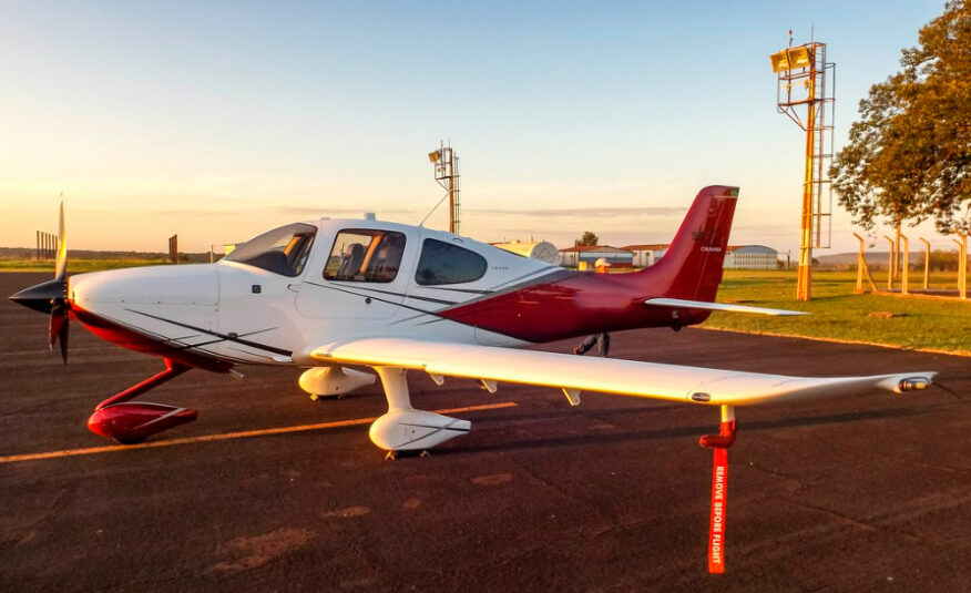 Avião Cirrus SR22 Grand – Ano 2014 – 1.350 H.T.