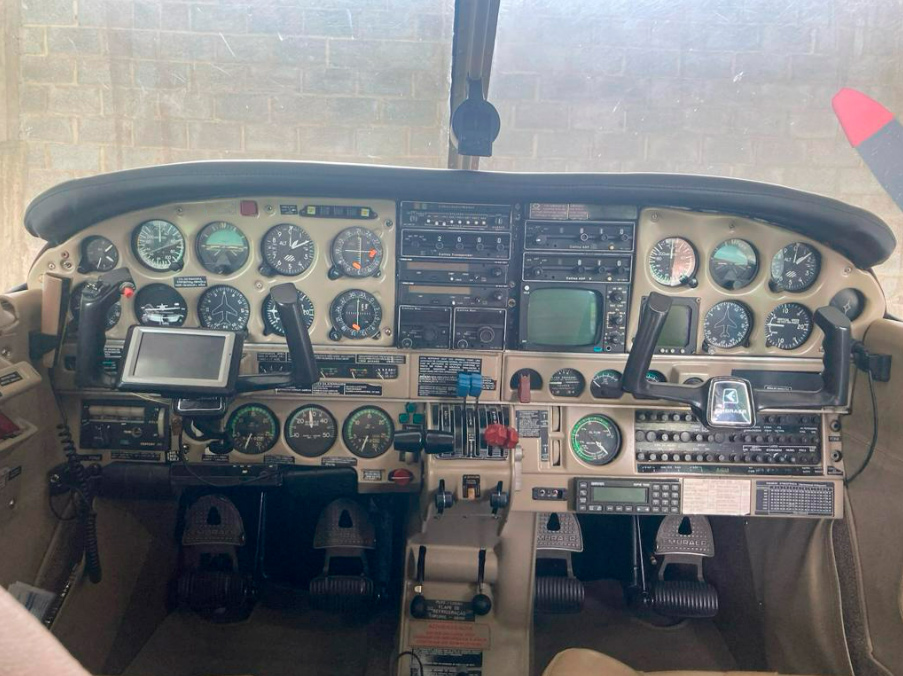 Avião Embraer Seneca II EMB-810C – Ano 1980 – 4.771 H.T.