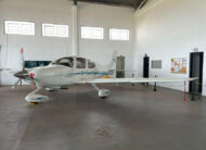 Avião Cirrus SR20 – Ano 2006 – 1.654 H.T.