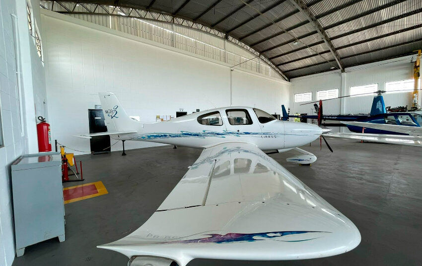 Avião Cirrus SR20 – Ano 2006 – 1.654 H.T.