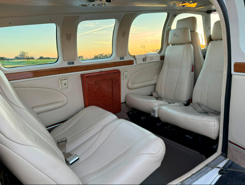 Avião Beechcraft Baron B58 – Ano 1998 – 2.350 H.T.