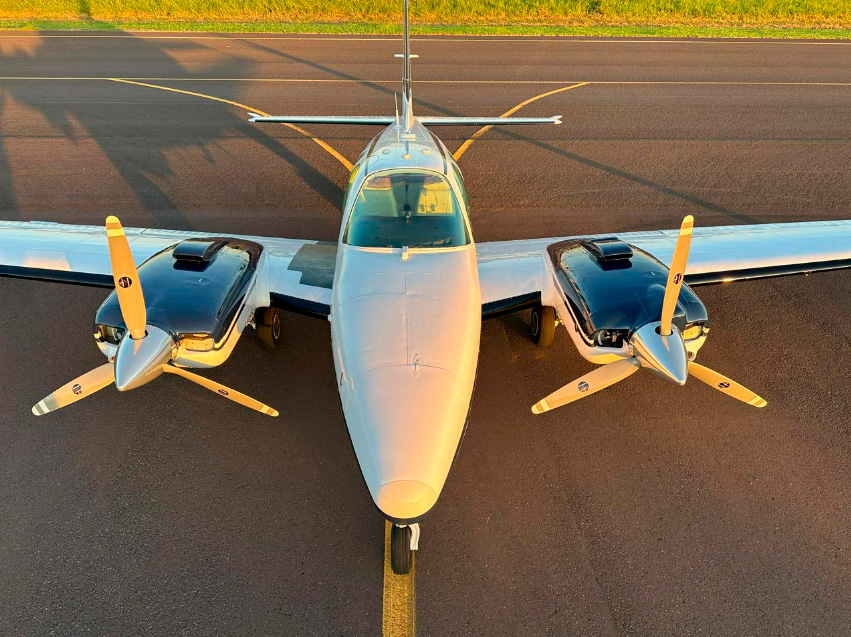 Avião Beechcraft Baron B58 – Ano 1998 – 2.350 H.T.