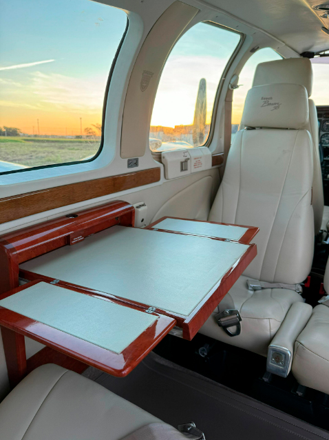 Avião Beechcraft Baron B58 – Ano 1998 – 2.350 H.T.