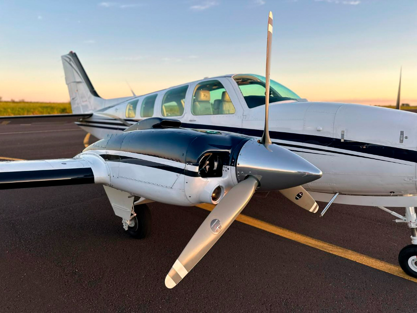 Avião Beechcraft Baron B58 – Ano 1998 – 2.350 H.T.