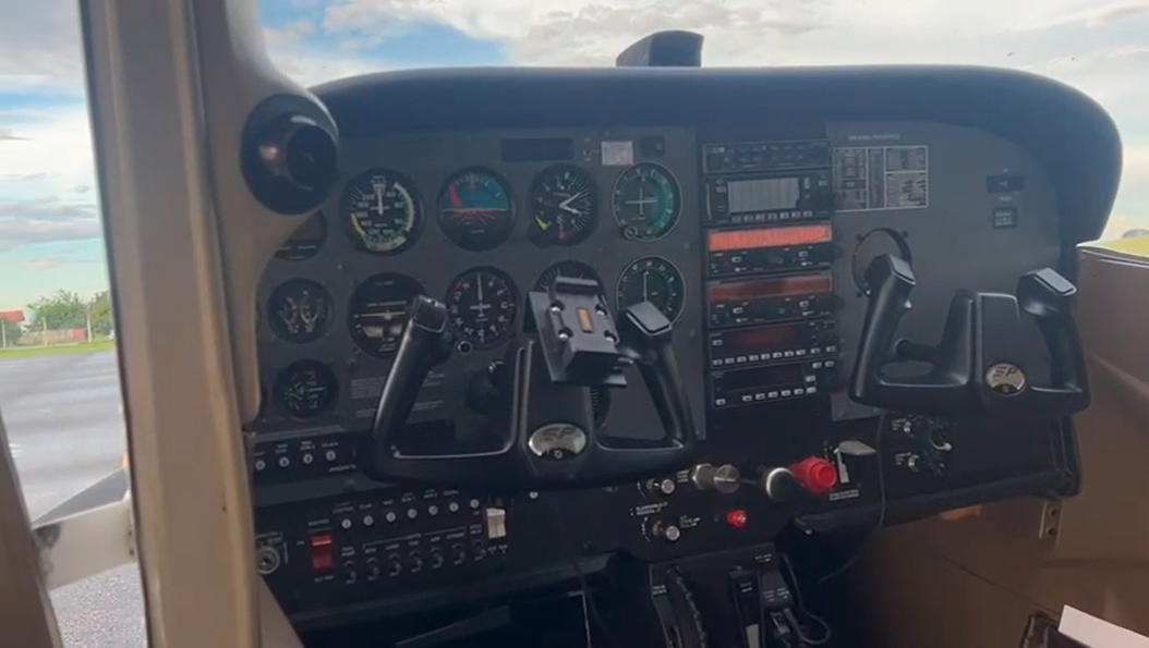 Avião Cessna 172 SP Skyhawk- Ano 2001 – 658 H.T.