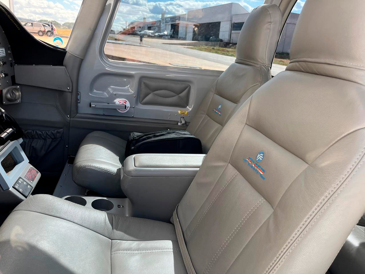 Avião Flyer RV-10 – Ano 2013 – 1.180 H.T.