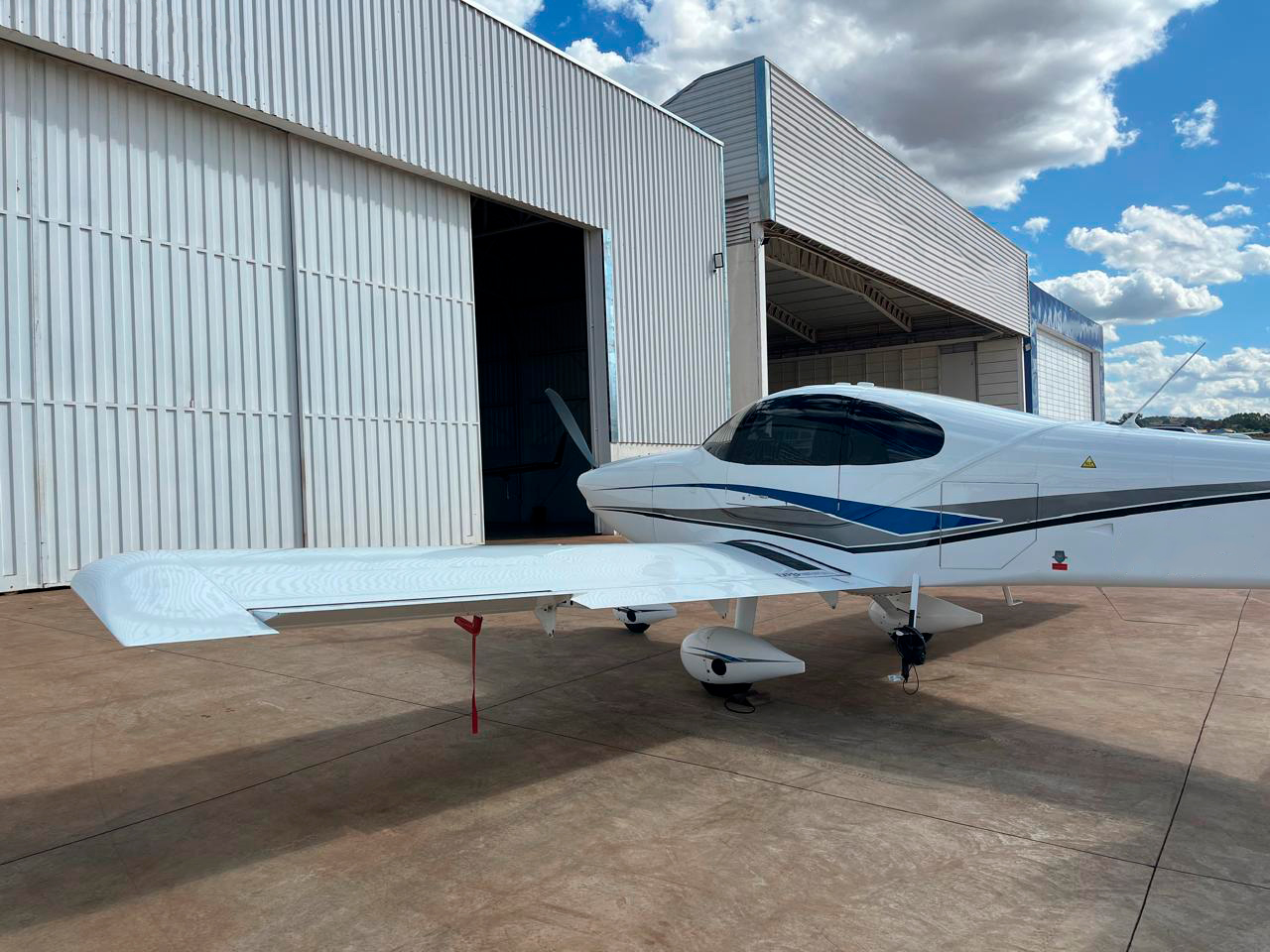 Avião Flyer RV-10 – Ano 2013 – 1.180 H.T.