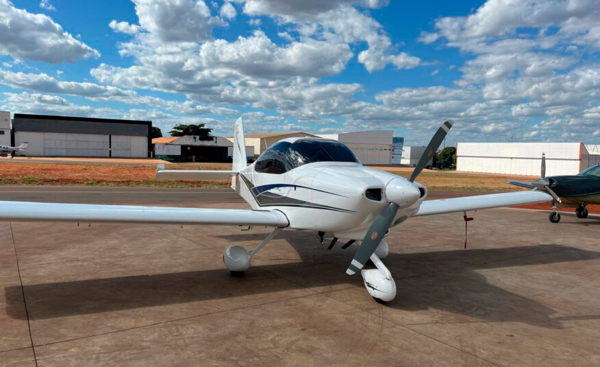 Avião Flyer RV-10 – Ano 2013 – 1.180 H.T.