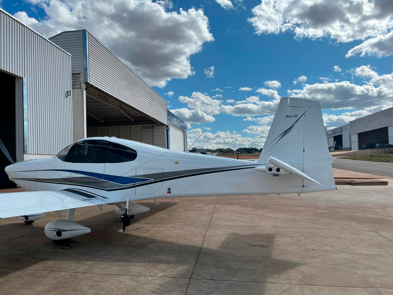 Avião Flyer RV-10 – Ano 2013 – 1.180 H.T.