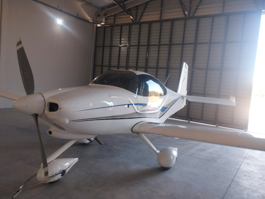 Avião Flyer RV-10 – Ano 2013 – 1.180 H.T.