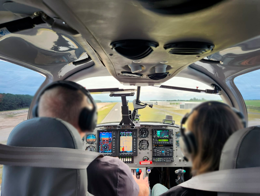 Avião Flyer RV-10 – Ano 2013 – 1.180 H.T.