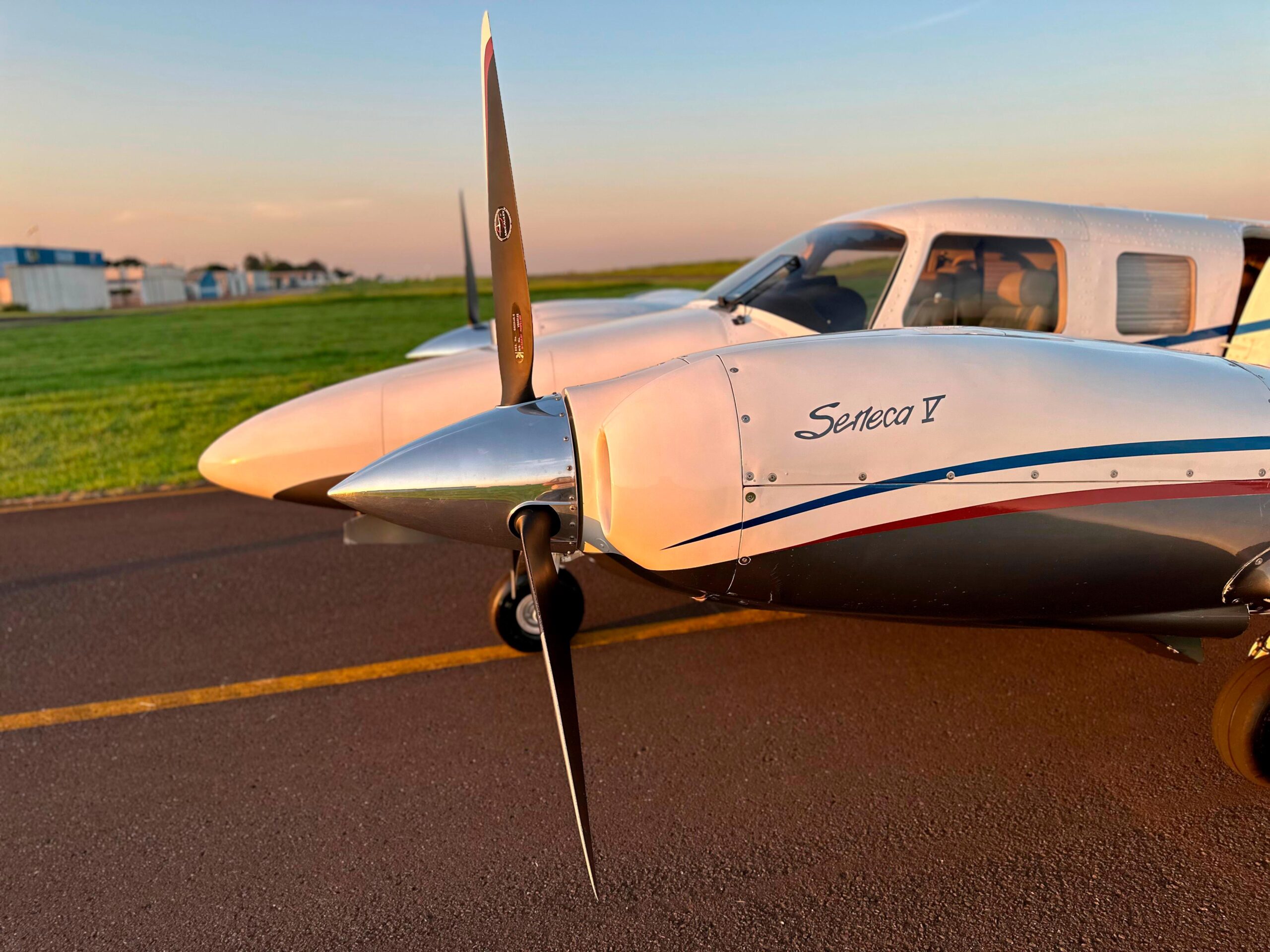 Avião Piper Seneca V PA-34-220T – Ano 2002 – 2.056 H.T.